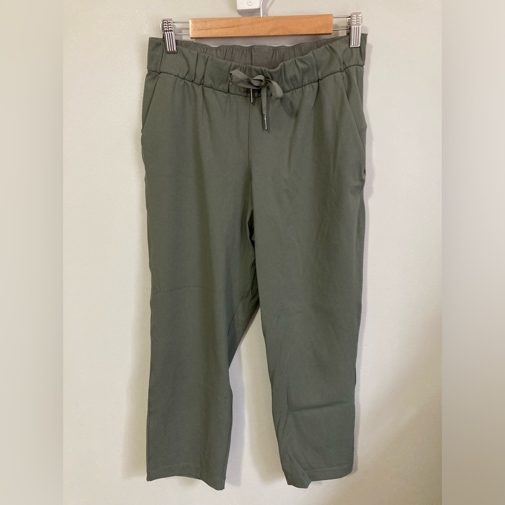 Women’s Lululemon green pants size 6, drawstring waist